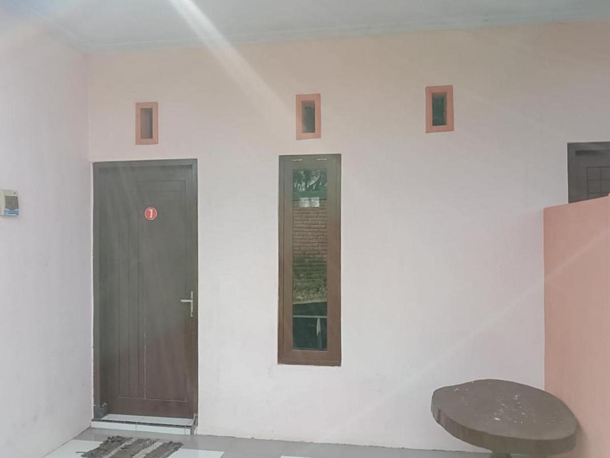 Zulfina Homestay Syariah Mitra Reddoorz Banyuwangi  Exterior photo