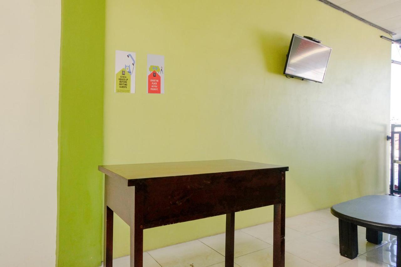 Zulfina Homestay Syariah Mitra Reddoorz Banyuwangi  Exterior photo