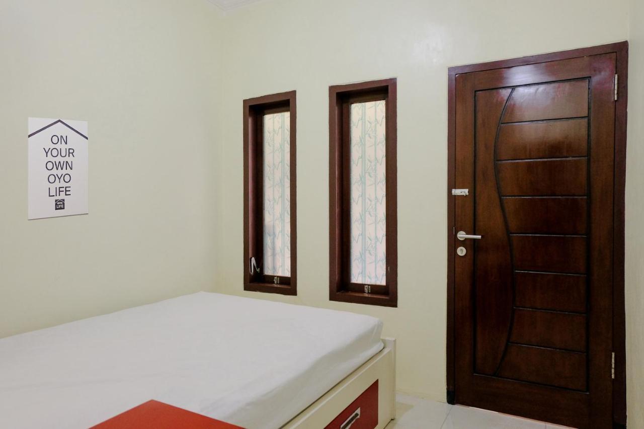 Zulfina Homestay Syariah Mitra Reddoorz Banyuwangi  Exterior photo